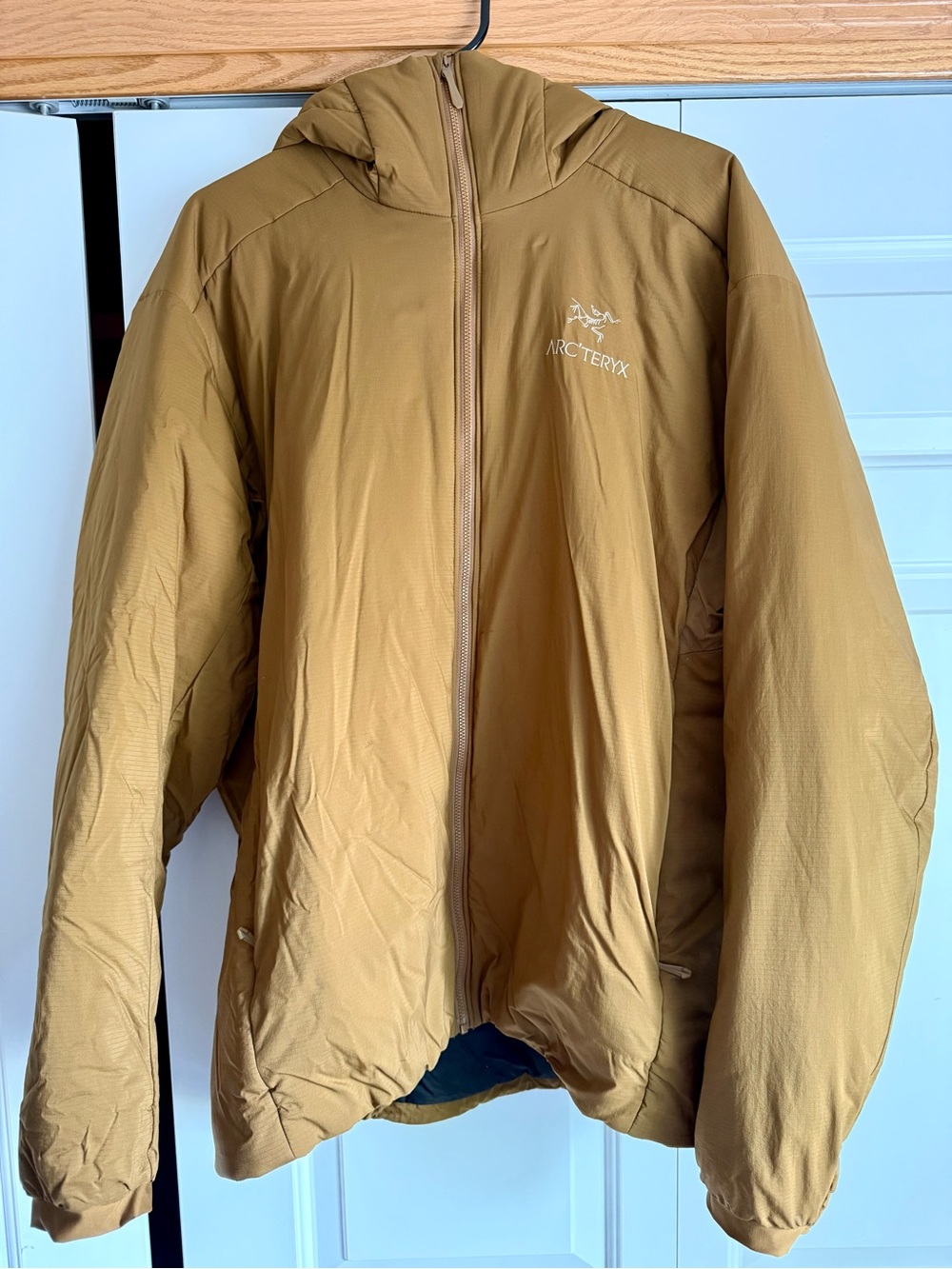 Arc'teryx Men's Atom AR Heavyweight Insulated Jacket - Yukon Brown (XL)